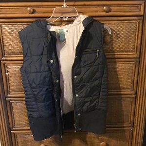 Split puffy black vest